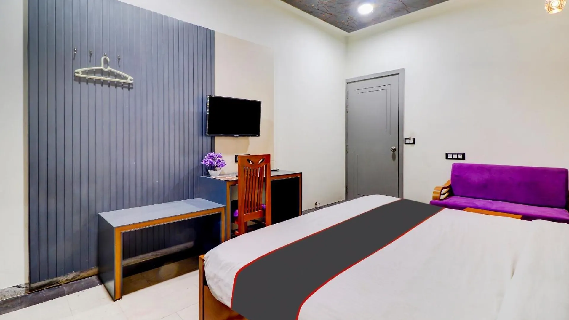 Collection O Hampton Inn Tajganj 3*,